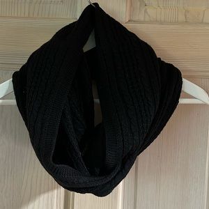 Garage Mid-Lightweight Cable Knit Infinity Scarf in Black